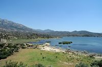 Le lac de Bafa en Anatolie. Le mont Latmos. Cliquer pour agrandir l'image dans Adobe Stock (nouvel onglet).