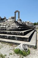Le site de Didymes en Anatolie. Angle est du temple. Cliquer pour agrandir l'image dans Adobe Stock (nouvel onglet).