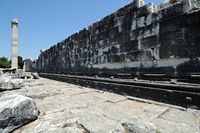 Le site de Didymes en Anatolie. La façade sud-ouest du temple. Cliquer pour agrandir l'image dans Adobe Stock (nouvel onglet).