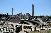 Le site de Didymes en Anatolie. Vue nord-est du temple. Cliquer pour agrandir l'image dans Adobe Stock (nouvel onglet).