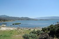 Le site archéologique d'Héraclée en Anatolie. Le mont Latmos et le lac de Bafa. Cliquer pour agrandir l'image dans Adobe Stock (nouvel onglet).