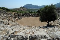 Le site archéologique de Kaunos en Anatolie. L'orchestre du théâtre. Cliquer pour agrandir l'image dans Adobe Stock (nouvel onglet).