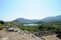 Le site archéologique de Kaunos en Anatolie. La scène du théâtre. Cliquer pour agrandir l'image dans Adobe Stock (nouvel onglet).