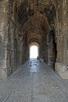 Le site archéologique de Milet en Anatolie. Vomitorium du théâtre antique. Cliquer pour agrandir l'image dans Adobe Stock (nouvel onglet).