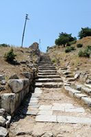 Le site archéologique de Priène en Anatolie. Chemin d'accès à la cité. Cliquer pour agrandir l'image dans Adobe Stock (nouvel onglet).