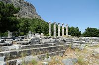 Le site archéologique de Priène en Anatolie. Le temple d'Athéna Polias. Cliquer pour agrandir l'image dans Adobe Stock (nouvel onglet).