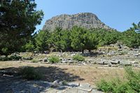 Le site archéologique de Priène en Anatolie. La stoa sacrée. Cliquer pour agrandir l'image dans Adobe Stock (nouvel onglet).