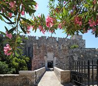 Le château Saint-Pierre à Bodrum en Anatolie. La tour du Passage. Cliquer pour agrandir l'image dans Adobe Stock (nouvel onglet).
