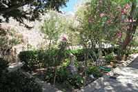 Le château Saint-Pierre à Bodrum en Anatolie. Les jardins de la cour supérieure. Cliquer pour agrandir l'image dans Adobe Stock (nouvel onglet).