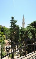 Le château Saint-Pierre à Bodrum en Anatolie. Les jardins de la cour inférieure. Cliquer pour agrandir l'image dans Adobe Stock (nouvel onglet).