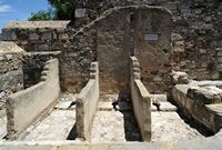 Le château Saint-Pierre à Bodrum en Anatolie. Les latrines du château. Cliquer pour agrandir l'image dans Adobe Stock (nouvel onglet).