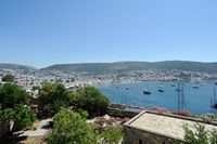 La ville de Bodrum en Anatolie. L'est de la ville et la baie vus du château. Cliquer pour agrandir l'image dans Adobe Stock (nouvel onglet).