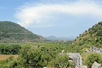 La ville de Dalyan en Anatolie. Dalyan vue depuis le site de Kaunos. Cliquer pour agrandir l'image dans Adobe Stock (nouvel onglet).