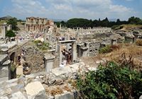 Le quartier résidentiel d'Éphèse en Anatolie. File d'attente devant les latrines. Cliquer pour agrandir l'image.