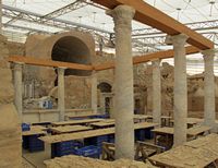 Le quartier résidentiel d'Éphèse en Anatolie. Cour et basilique de la demeure n° 6 de l'îlot n° 2 (auteur Sailko). Cliquer pour agrandir l'image.