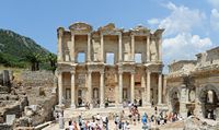 Le quartier du théâtre d'Éphèse en Anatolie. La bibliothèque de Celsus. Cliquer pour agrandir l'image.
