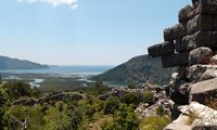 Le site archéologique de Kaunos en Anatolie. Les murailles de l'ouest (auteur Kjf). Cliquer pour agrandir l'image.