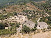 Le site archéologique de Kaunos en Anatolie. Vu depuis l'acropole (auteur Alexostrov). Cliquer pour agrandir l'image.