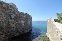 Le château Saint-Pierre à Bodrum en Anatolie. Les douves de l'ouest. Cliquer pour agrandir l'image.