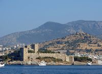 Le château Saint-Pierre à Bodrum en Anatolie. La courtine orientale (auteur Sailko). Cliquer pour agrandir l'image.