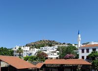 Le mausolée du roi Mausole à Halicarnasse (Bodrum) en Anatolie. La situation du mausolée. Cliquer pour agrandir l'image.