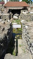 Le mausolée du roi Mausole à Halicarnasse (Bodrum) en Anatolie. Le système de drainage du mausolée. Cliquer pour agrandir l'image.