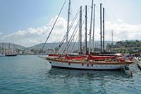 Le musée maritime de Bodrum en Anatolie. Un bateau de type gulet dans le port. Cliquer pour agrandir l'image.