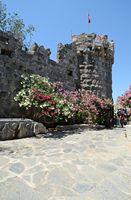 La ville de Bodrum en Anatolie. La tour du port du château Saint-Pierre. Cliquer pour agrandir l'image.