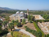 La ville de Selçuk en Anatolie. La mosquée Isa Bey (auteur Rheins). Cliquer pour agrandir l'image.