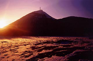 Le Puy de Dôme en Auvergne. En contre-jour