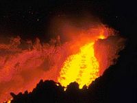Canal de lave d'un volcan strombolien. Cliquer pour agrandir l'image.