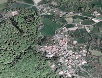Les Roches et leur château en haut à gauche. Cliquer pour agrandir l'image.