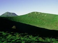 Le Puy de Dôme en Auvergne. vu du Pariou. Cliquer pour agrandir l'image.