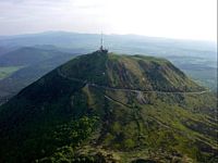 Le Puy de Dôme en Auvergne. En montgolfière. Cliquer pour agrandir l'image.