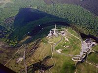 Le Puy de Dôme en Auvergne. En montgolfière. Cliquer pour agrandir l'image.