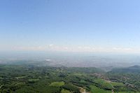 Le Puy de Dôme en Auvergne. Vue depuis le puy de Dôme infesté de moucherons. Cliquer pour agrandir l'image.