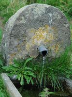 Le puy des Gouttes. la Fontaine des Pères. Cliquer pour agrandir l'image.