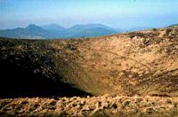 Le Puy Pariou en Auvergne. cratère vu d'ULM. Cliquer pour agrandir l'image.