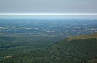 La rivière Sioule en Auvergne. La vallée de la Sioule vue depuis le Puy de Dôme. Cliquer pour agrandir l'image.