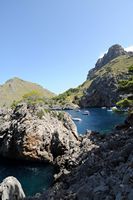Le village de Sa Calobra à Majorque. Crique de Sa Calobra. Cliquer pour agrandir l'image dans Adobe Stock (nouvel onglet).