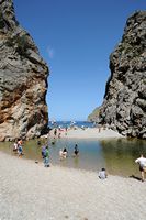 Le village de Sa Calobra à Majorque. Plage du torrent de Pareis. Cliquer pour agrandir l'image dans Adobe Stock (nouvel onglet).