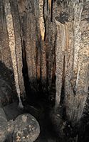 Les Grottes d'Artà à Majorque. La salle des Colonnes vue depuis la salle du Paradis. Cliquer pour agrandir l'image dans Adobe Stock (nouvel onglet).