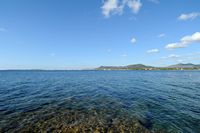 Le village de Costa dels Pins à Majorque. La baie de Son Cervera vue depuis le Cap des Pinar. Cliquer pour agrandir l'image dans Adobe Stock (nouvel onglet).