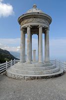 Le domaine de Son Marroig à Majorque. Le temple. Cliquer pour agrandir l'image dans Adobe Stock (nouvel onglet).