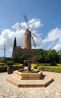 La ville d'Alaró à Majorque. Restaurant. Cliquer pour agrandir l'image dans Adobe Stock (nouvel onglet).