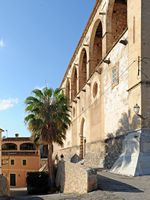 La ville d'Artà à Majorque. Loggia de l'église de la Transfiguration. Cliquer pour agrandir l'image dans Adobe Stock (nouvel onglet).