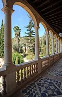 La finca Raixa à Majorque. La loggia du manoir. Cliquer pour agrandir l'image dans Adobe Stock (nouvel onglet).