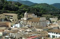 La ville de Capdepera à Majorque. L'église Saint-Barthélemy (Sant Bartomeu). Cliquer pour agrandir l'image dans Adobe Stock (nouvel onglet).