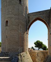 Le château de Bellver à Majorque. Pont de la Tour de l'Hommage. Cliquer pour agrandir l'image dans Adobe Stock (nouvel onglet).