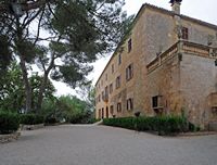 La finca Els Calderers de Sant Joan à Majorque. Façade du manoir. Cliquer pour agrandir l'image dans Adobe Stock (nouvel onglet).